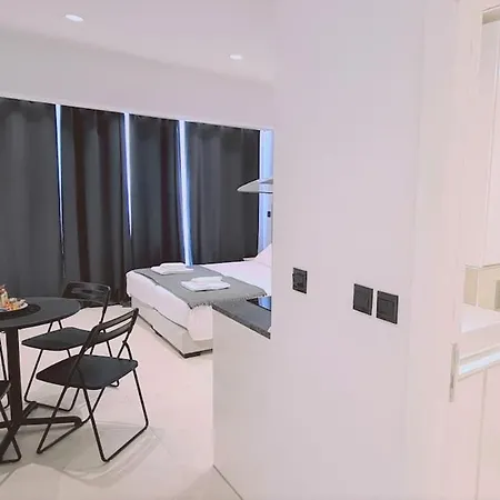 Apartament Mezarina 1 *